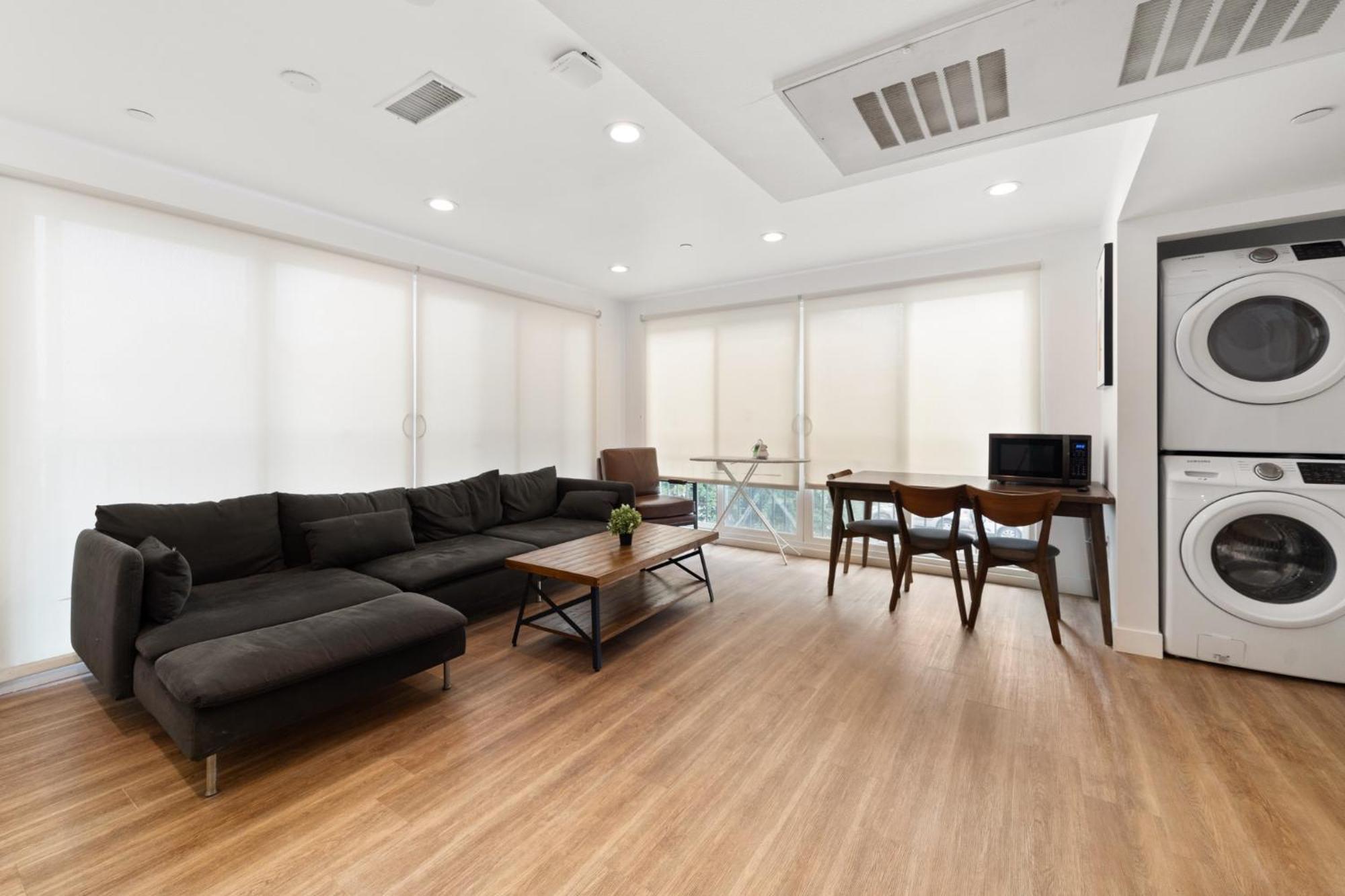 Hotel Perfect Location Near Usc, 1bedroom With Shared Access 4*